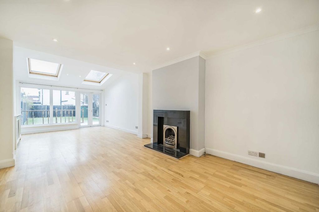 Property photo 3 of 10