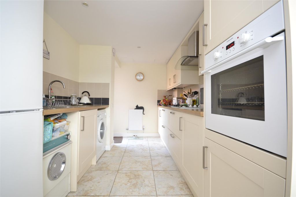 Property photo 3 of 8 Kitchen