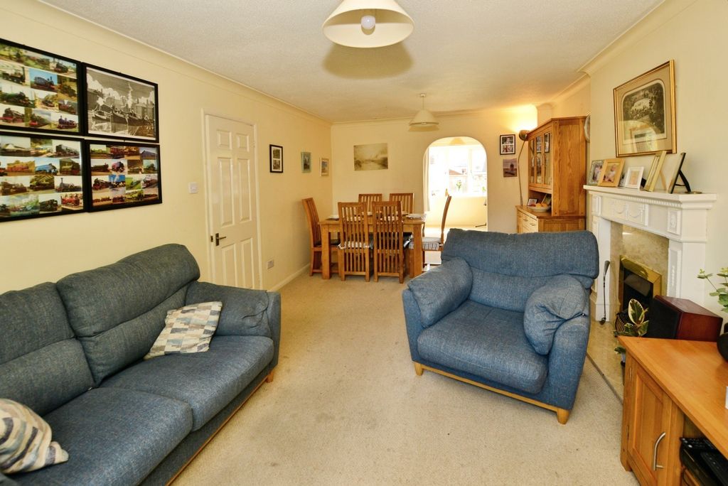 Property photo 3 of 17 Living Room