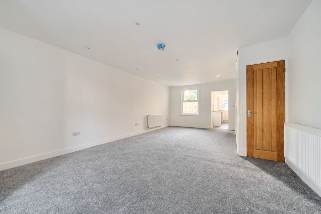 Property photo 3 of 14 4268842