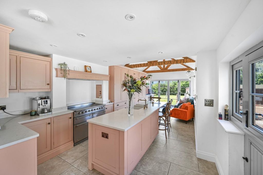 Property photo 2 of 19 Kitchen