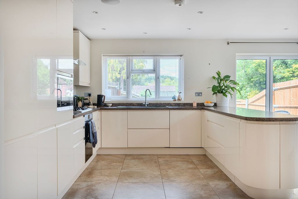 Property photo 2 of 24