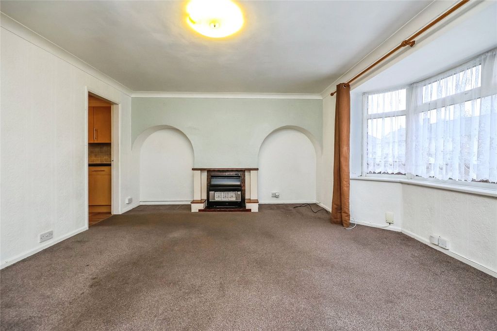 Property photo 2 of 13 Lounge