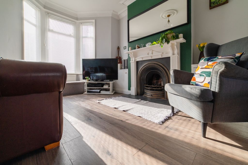 Property photo 2 of 34 Award-Winning Media Team On Every Listing_1