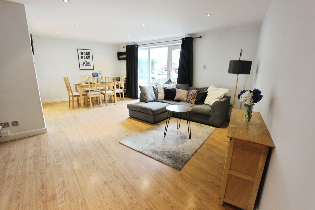 Property photo 1 of 10 Open Plan Lounge