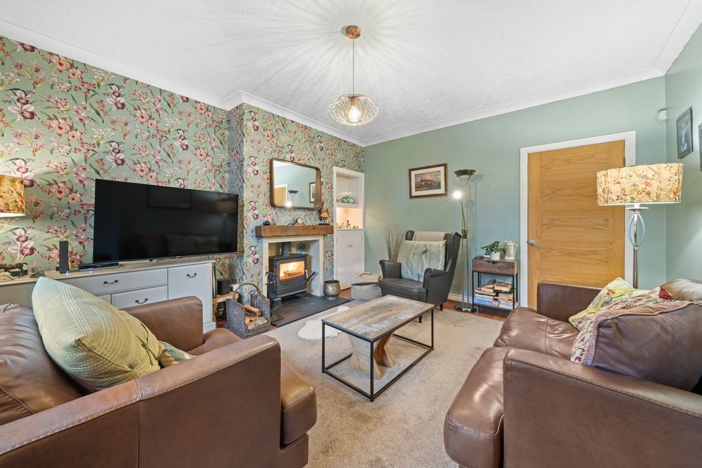 Property photo 2 of 28