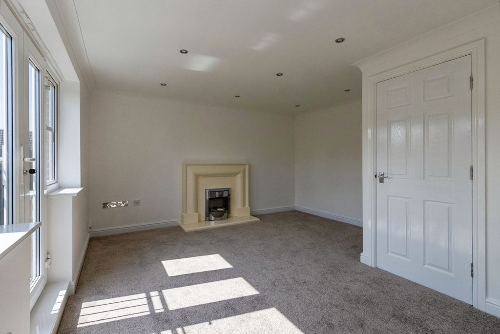 Property photo 3 of 19 Pbox-Img.Jpg