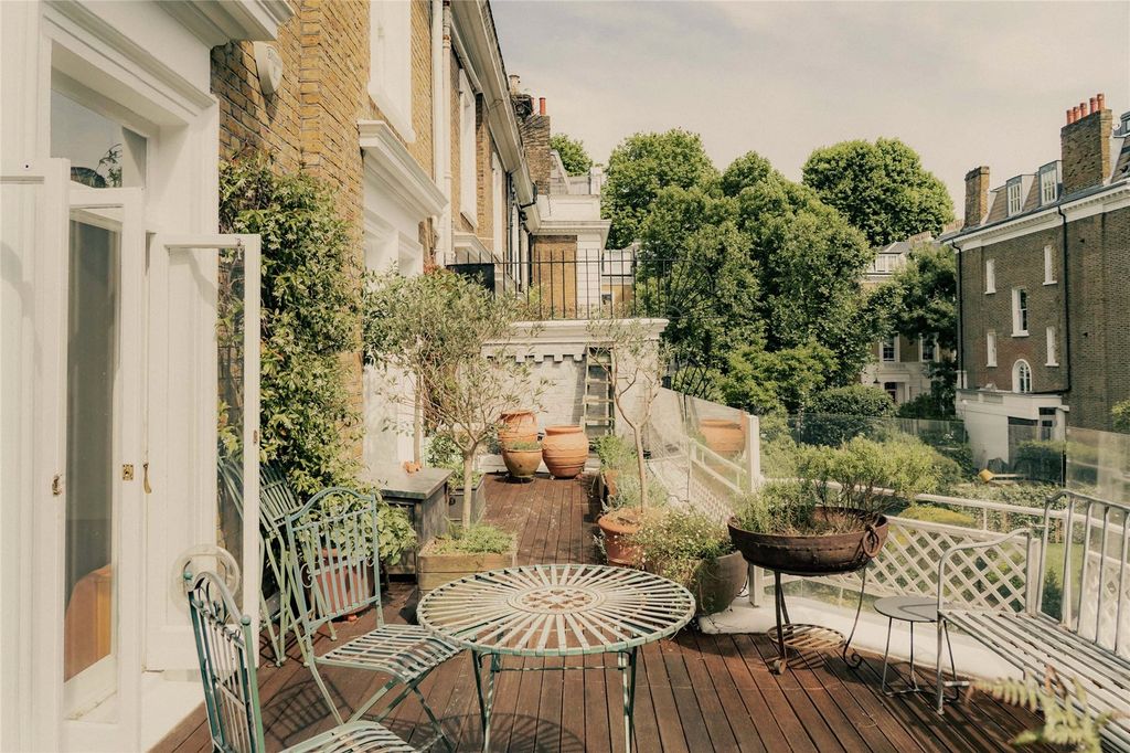 Property photo 3 of 12 Terrace