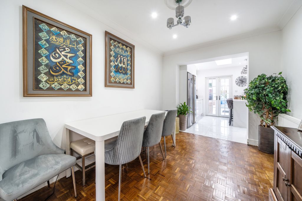 Property photo 3 of 14 Dining Area