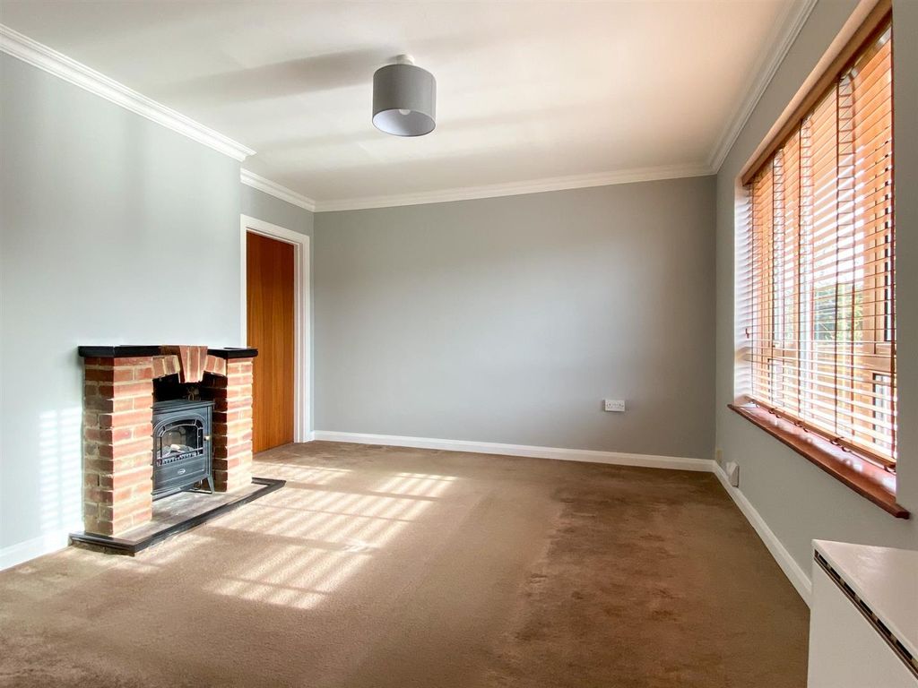 Property photo 3 of 17 Lounge.Jpg