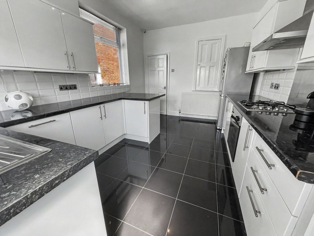 Property photo 2 of 25