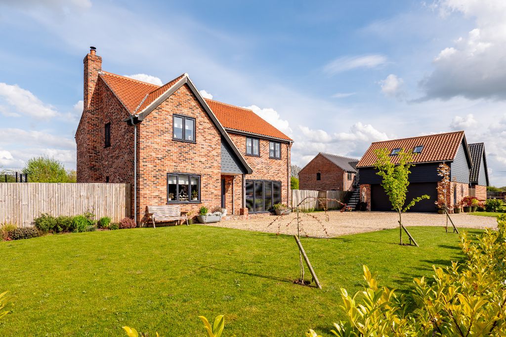 Property photo 2 of 36 4163774