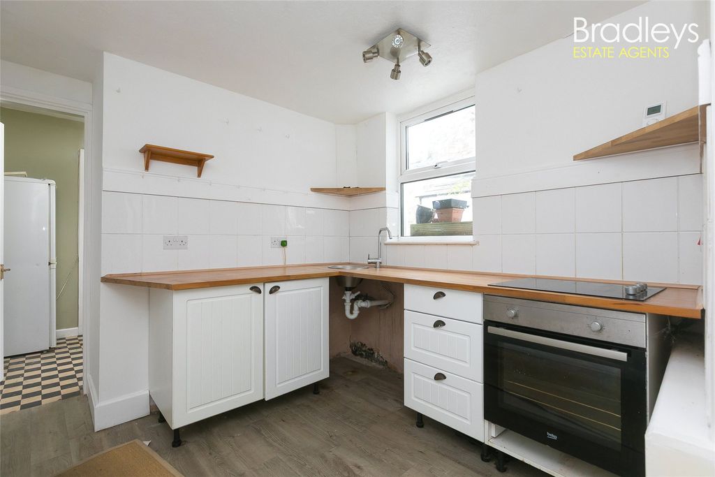 Property photo 3 of 30 Picture No. 11