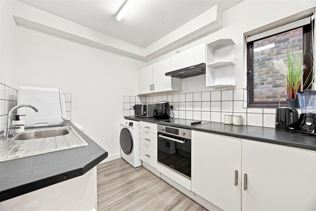 Property photo 3 of 10 Kitchen