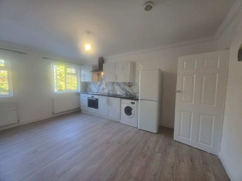 Property photo 1 of 13 Flat For Rent