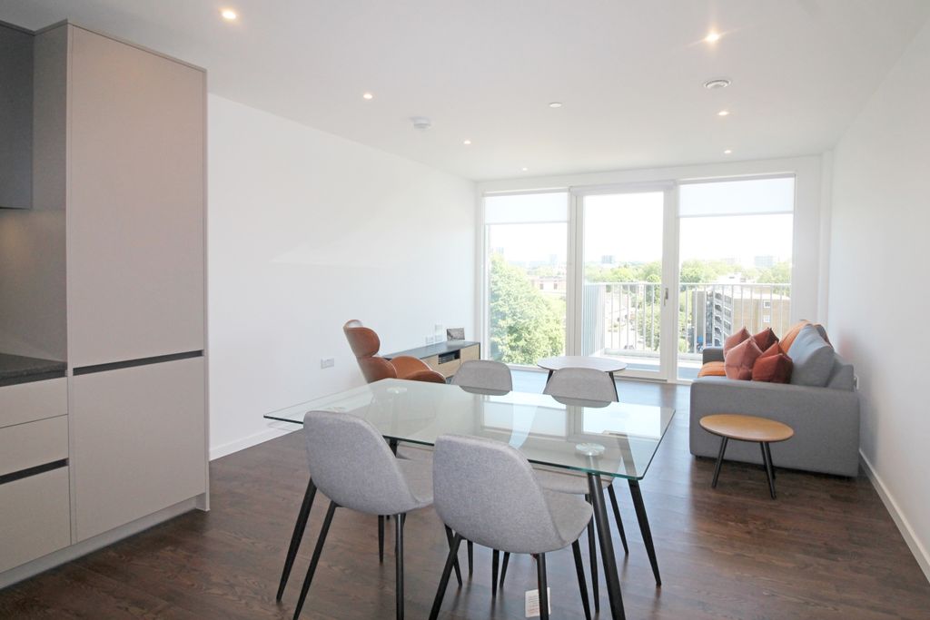 Property photo 3 of 7 Dining Area