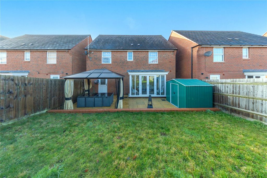 Property photo 2 of 32 Picture No. 11