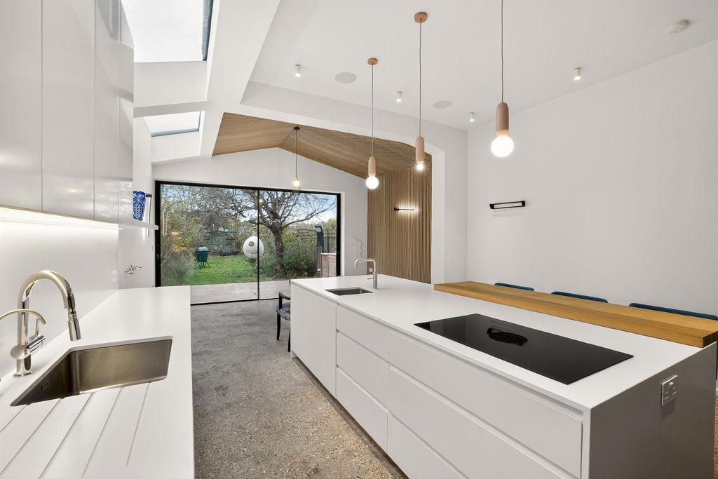 Property photo 1 of 17 Kitchen/Dining Room