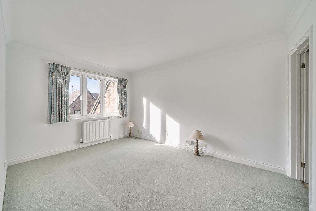 Property photo 3 of 21 1355954-1-68cc36A...