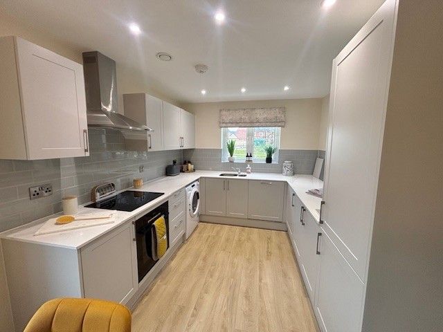 Property photo 3 of 10 Kitchen