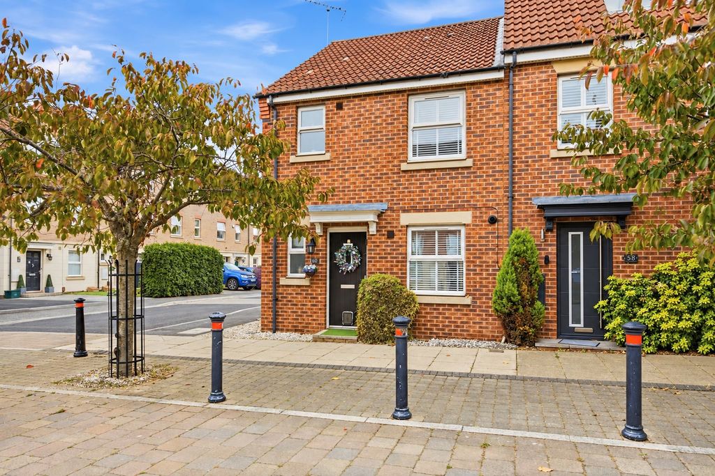 Property photo 1 of 20 Autumnal Suburban Townhouse Street View