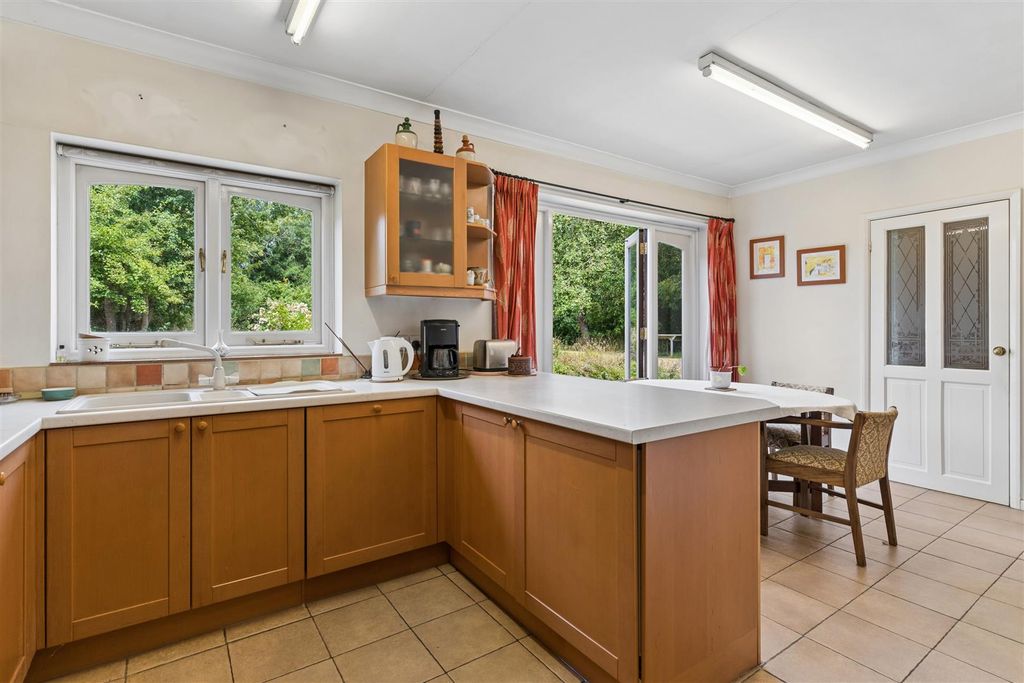 Property photo 2 of 28 Kitchen/Breakfast Room