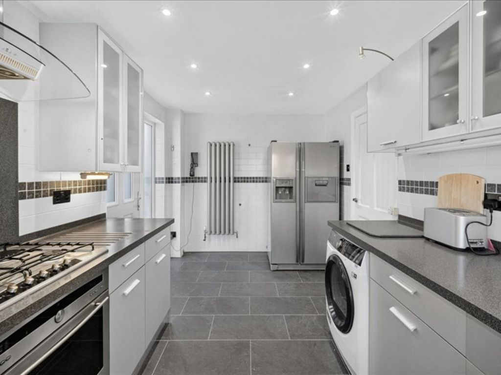 Property photo 3 of 33