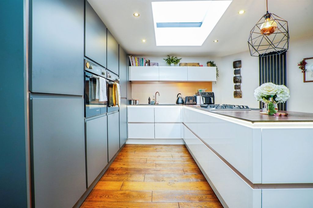 Property photo 2 of 23