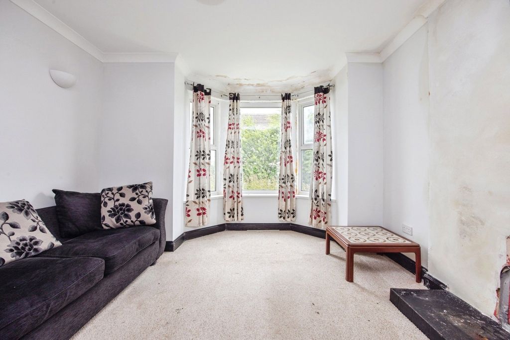 Property photo 3 of 17 Photo