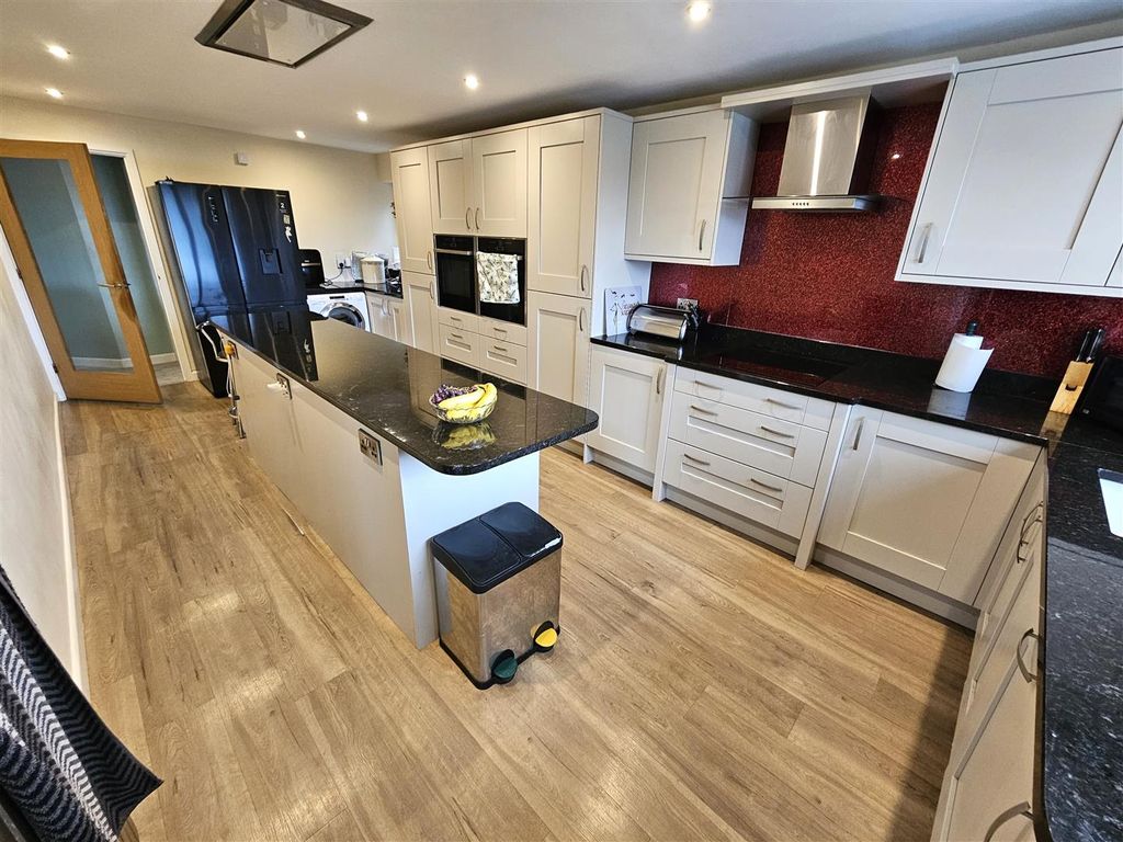 Property photo 3 of 16 20240522_162017(0).Jpg