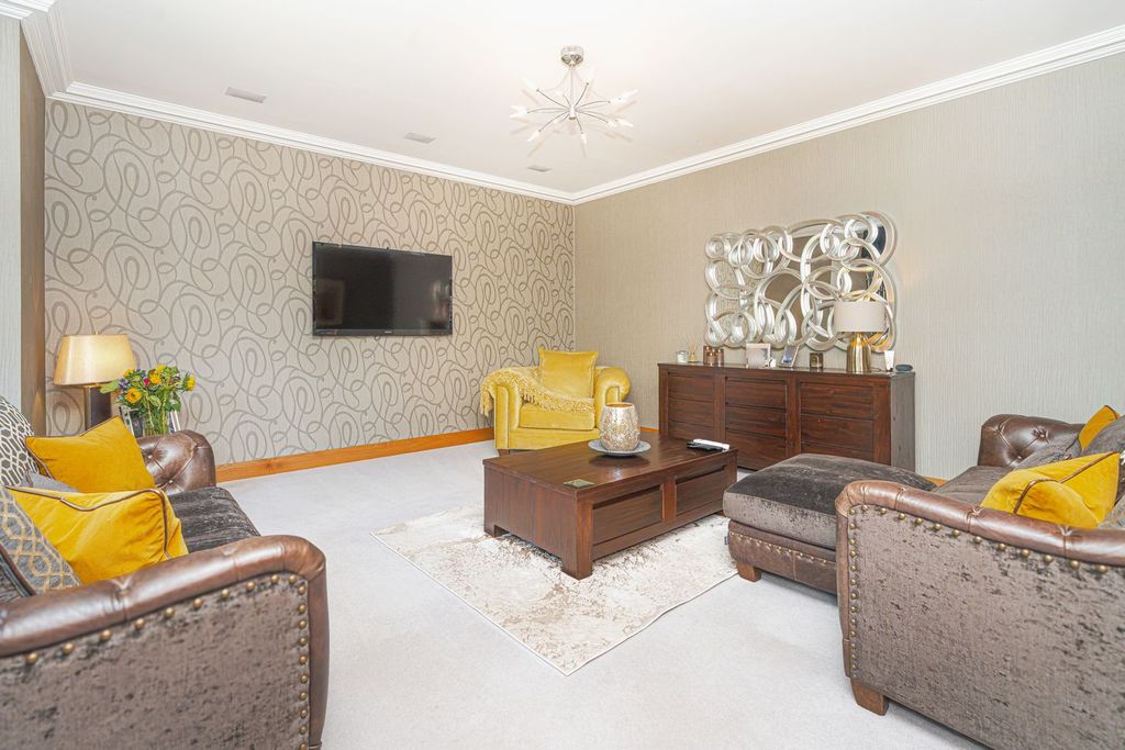 Property photo 2 of 44