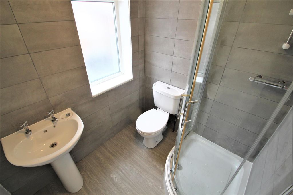 Additional image 12 of 5 bed terraced house to rentEstcourt Terrace, Headingley, Leeds, West Yorkshire LS6