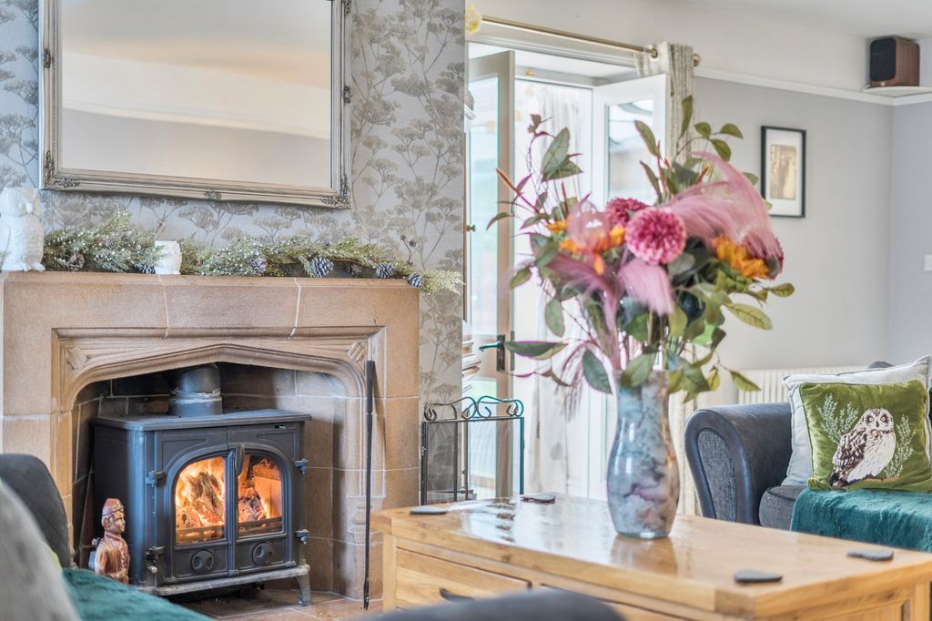 Property photo 2 of 23 Sitting Room