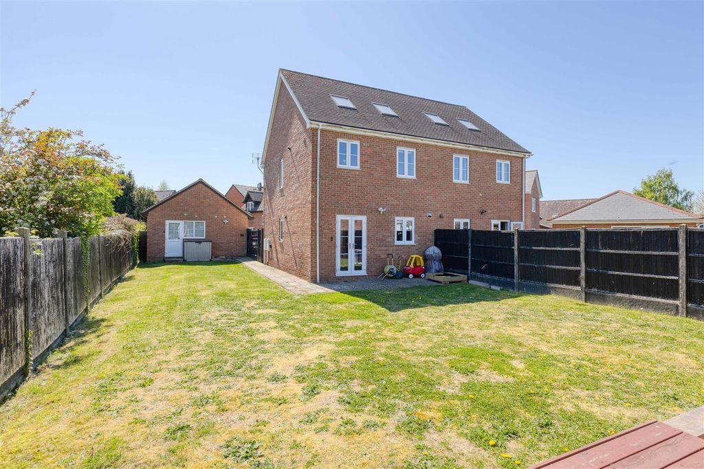 Property photo 3 of 21 L Shaped Wraparound Garden