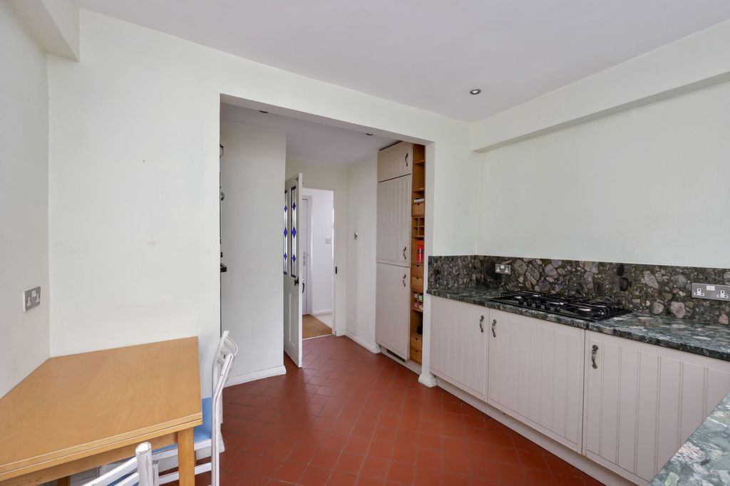 Property photo 3 of 22