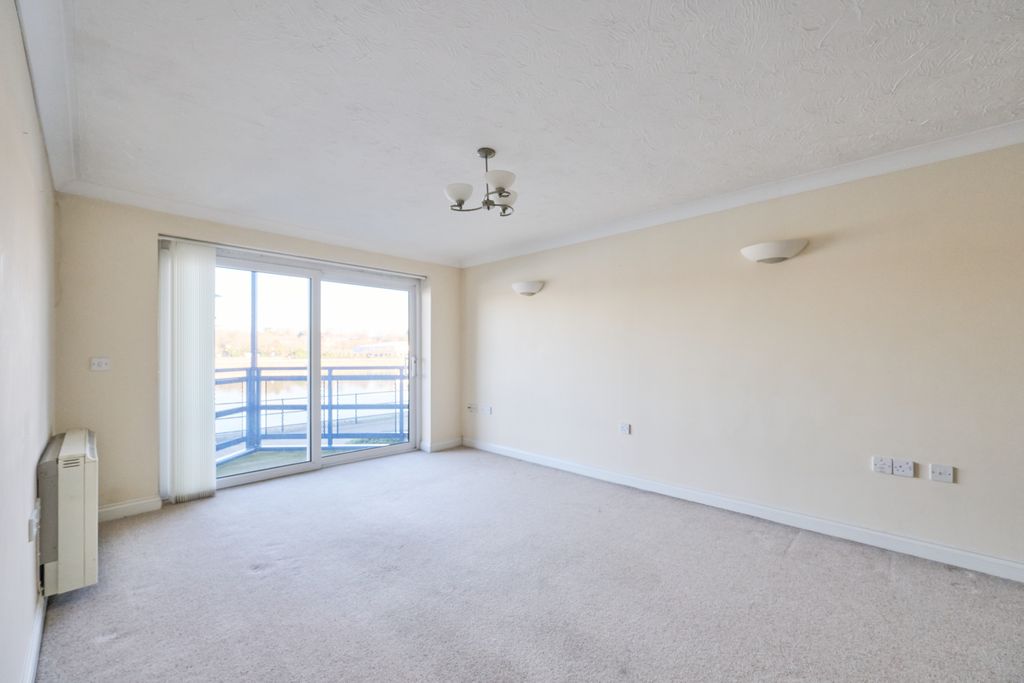 Property photo 3 of 10 Living/Dining Room