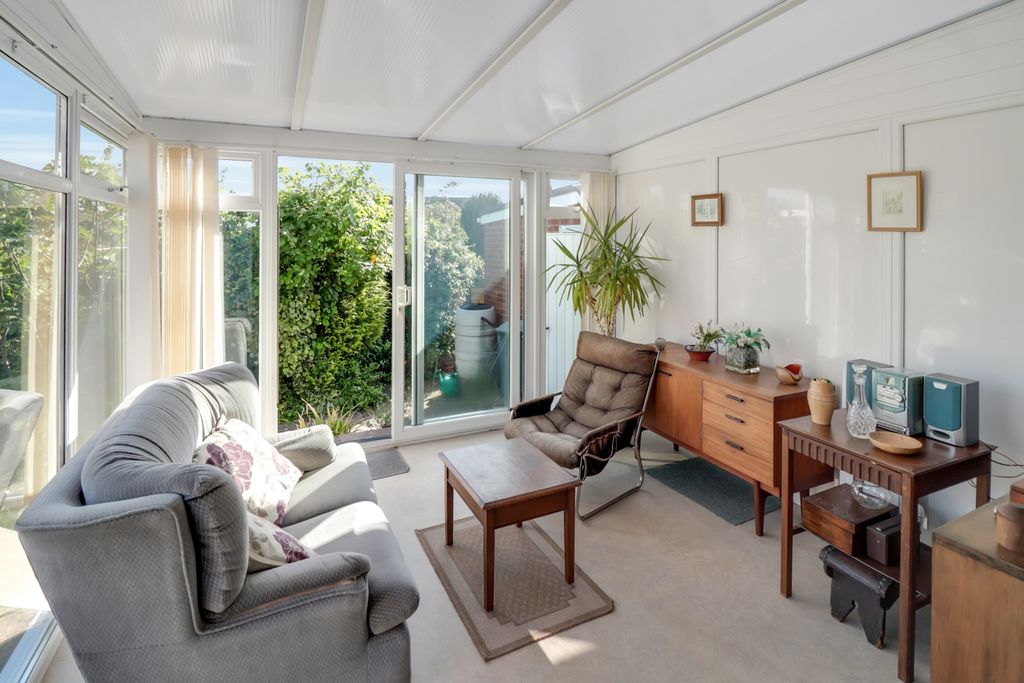 Property photo 3 of 11 Conservatory
