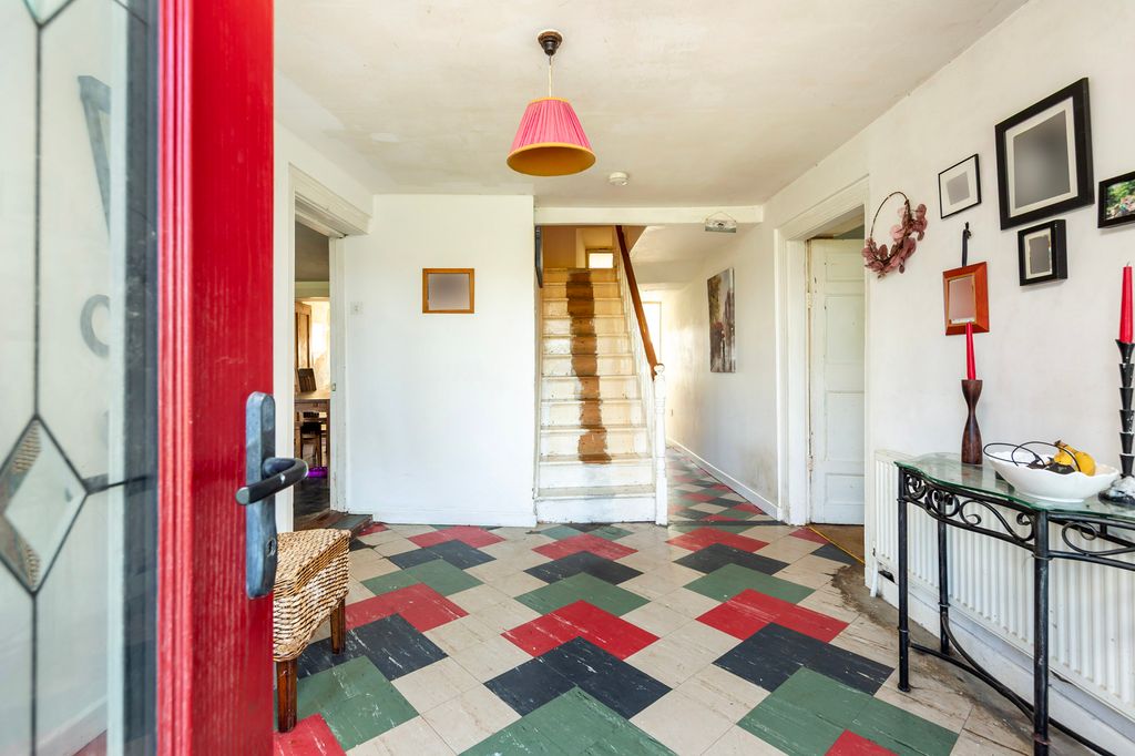 Property photo 2 of 41