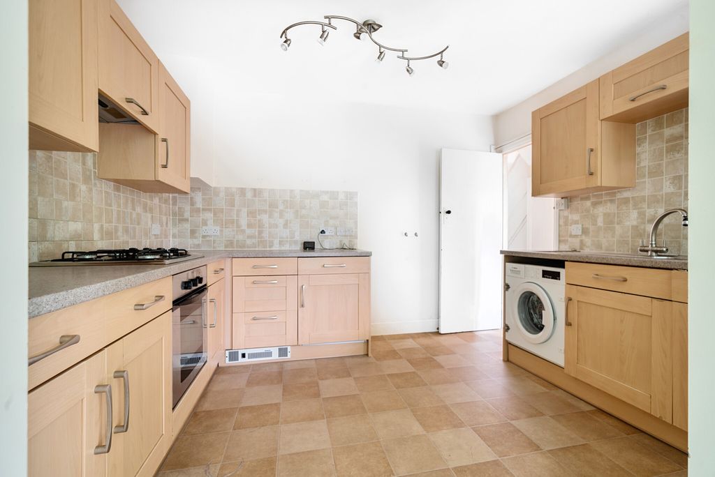 Property photo 2 of 23 1327716-14-6880A9...