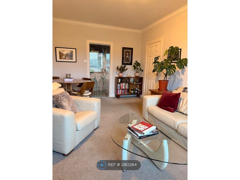 Property photo 1 of 18 Lounge