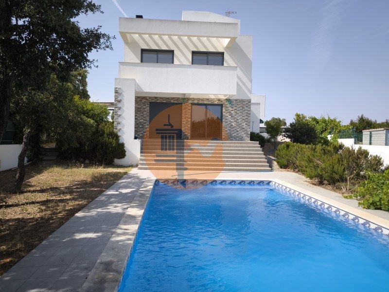 Property photo 1 of 52