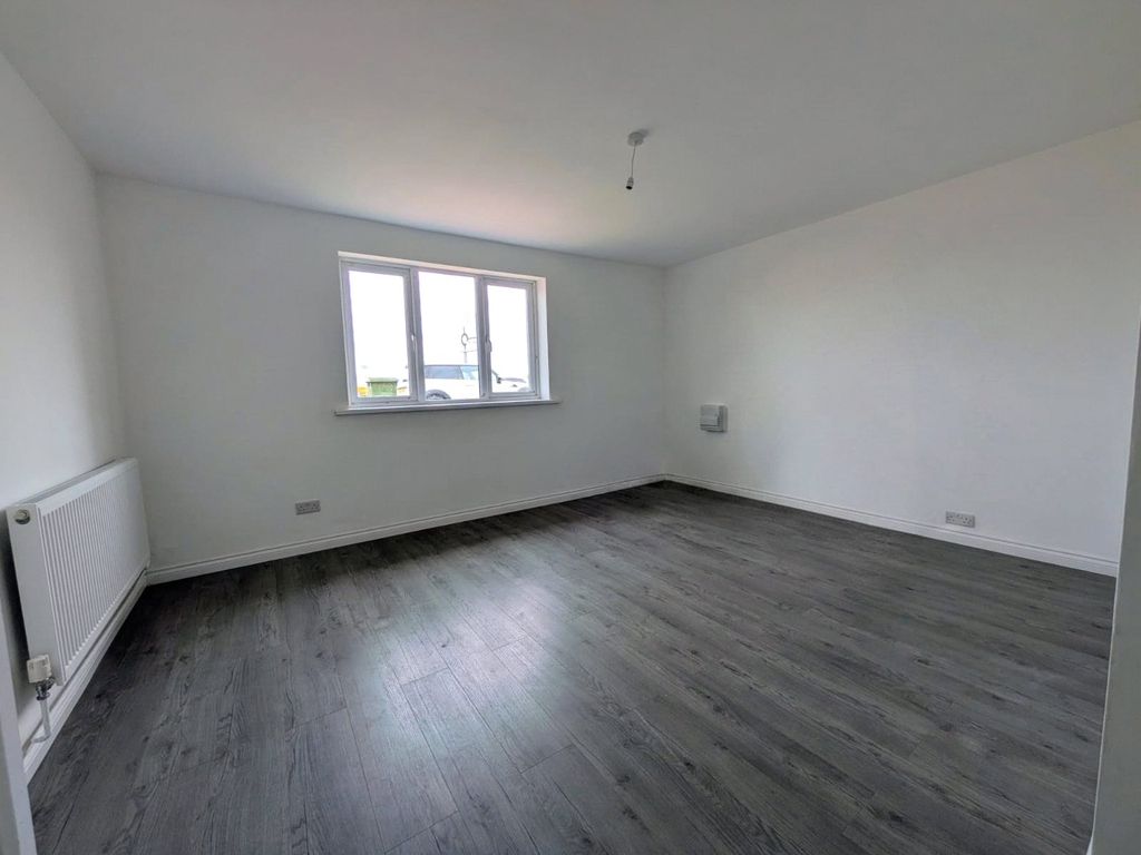 Property photo 3 of 13 Picture No. 12