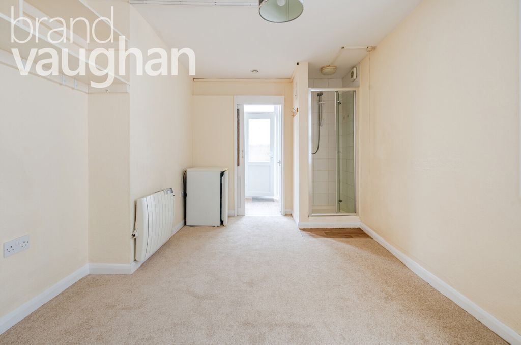 Property photo 3 of 9 Studio