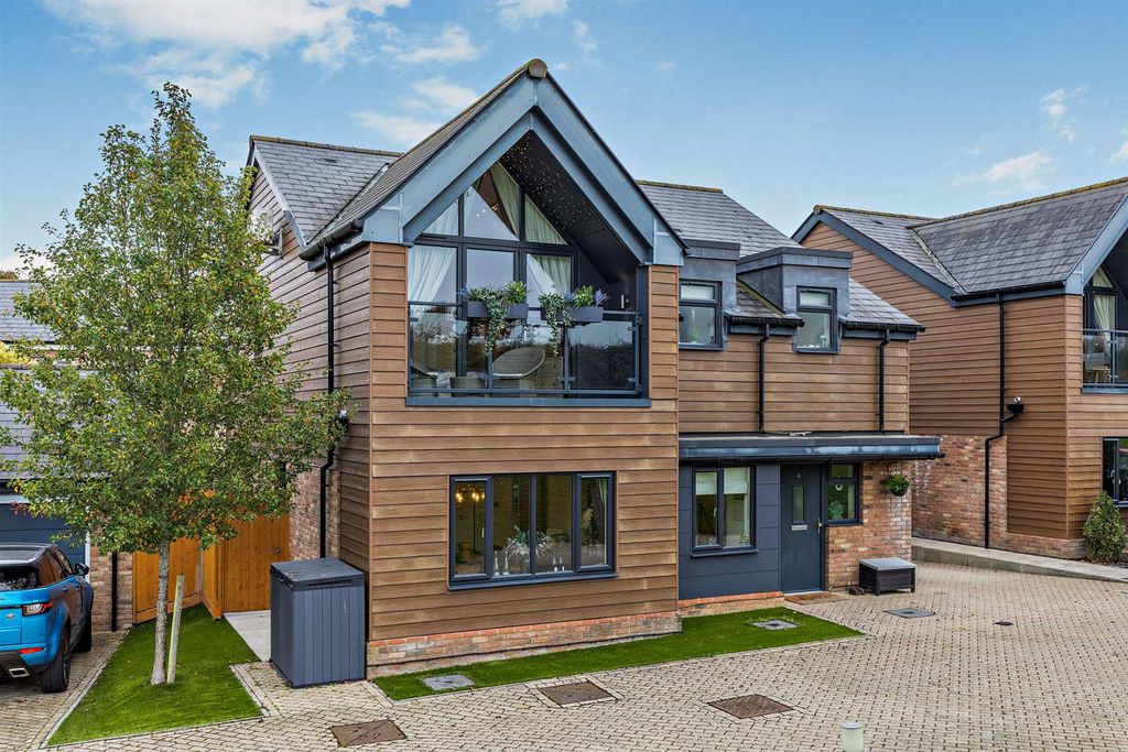 Property photo 1 of 30 8667321-Exterior06-800.Jpg