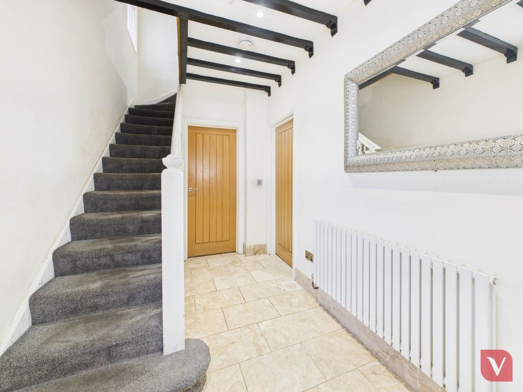 Property photo 2 of 32