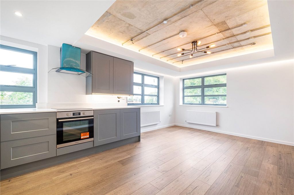 Property photo 1 of 7 Kitchen