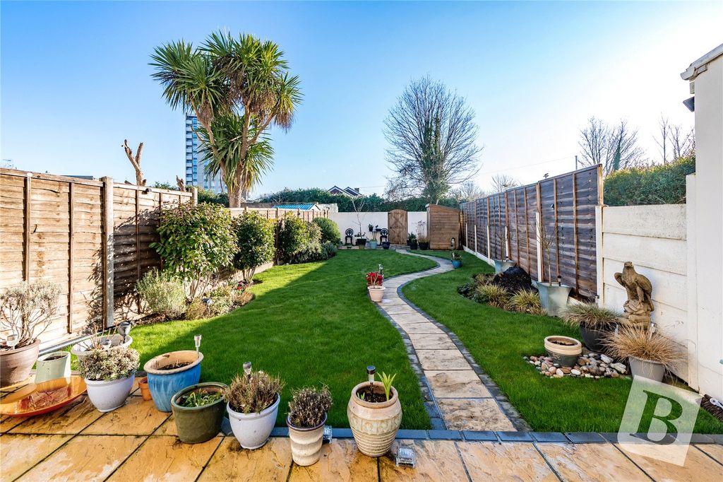 Property photo 2 of 16 Garden