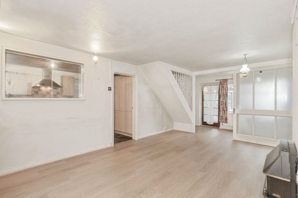 Property photo 2 of 25