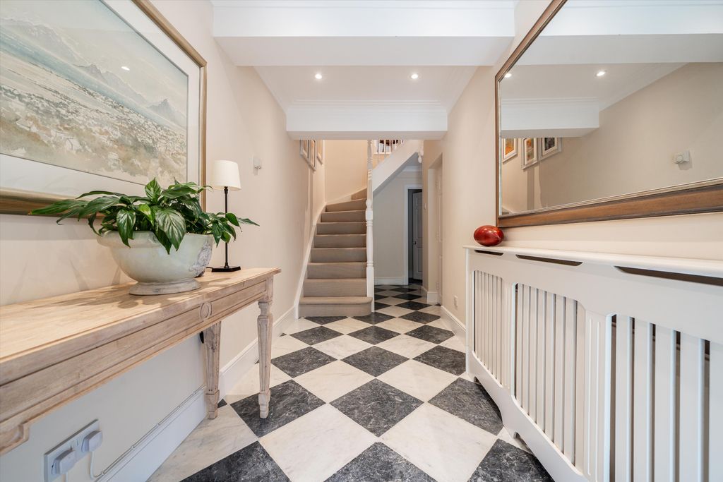 Property photo 2 of 18 Image