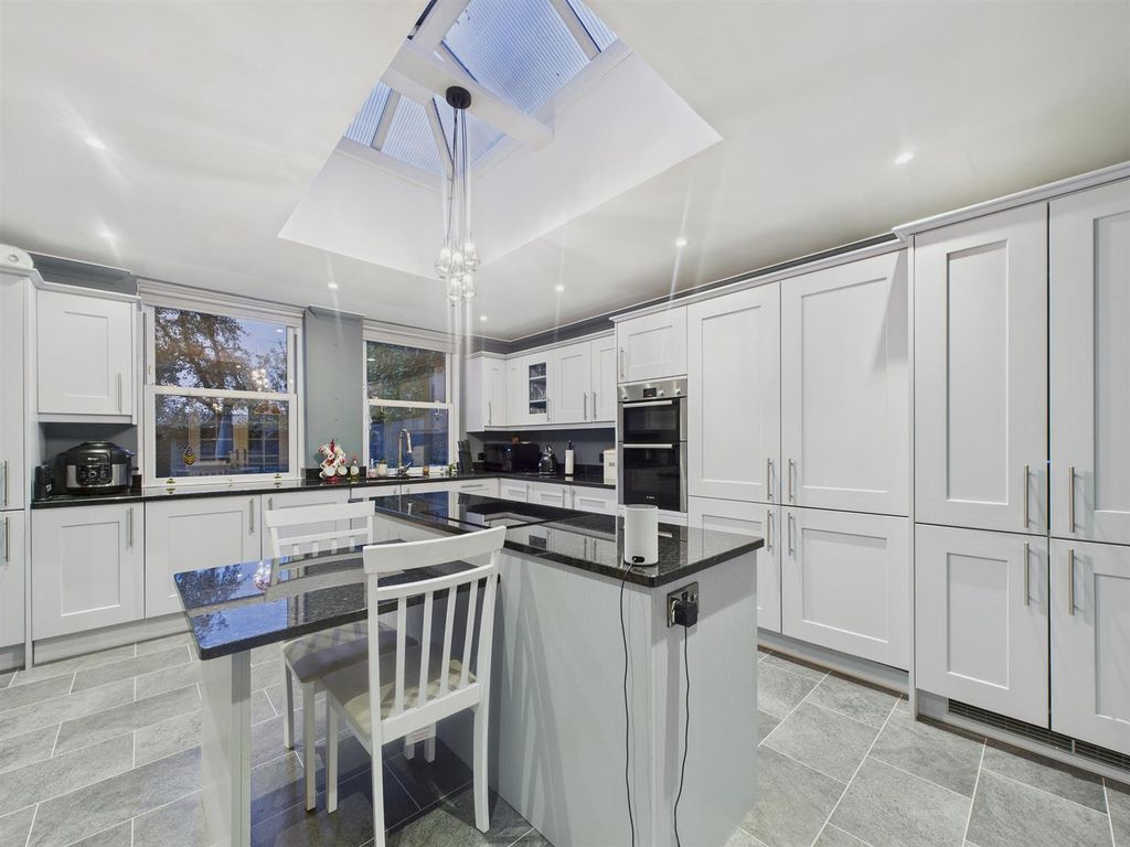 Property photo 3 of 28 Cam03972G0-Pr0180-Still015.Jpg